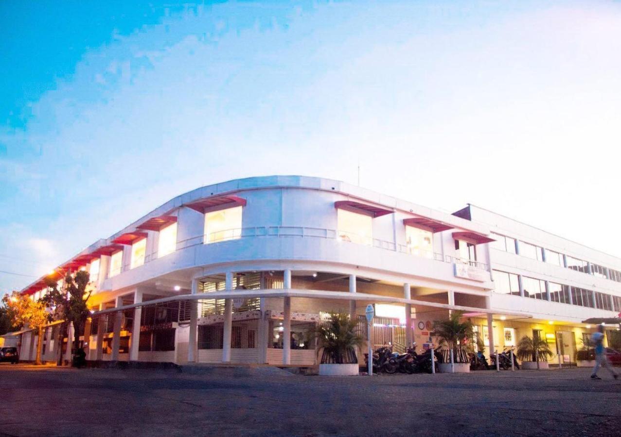 Hotel Mall Santana Del Rio La Dorada Exterior photo